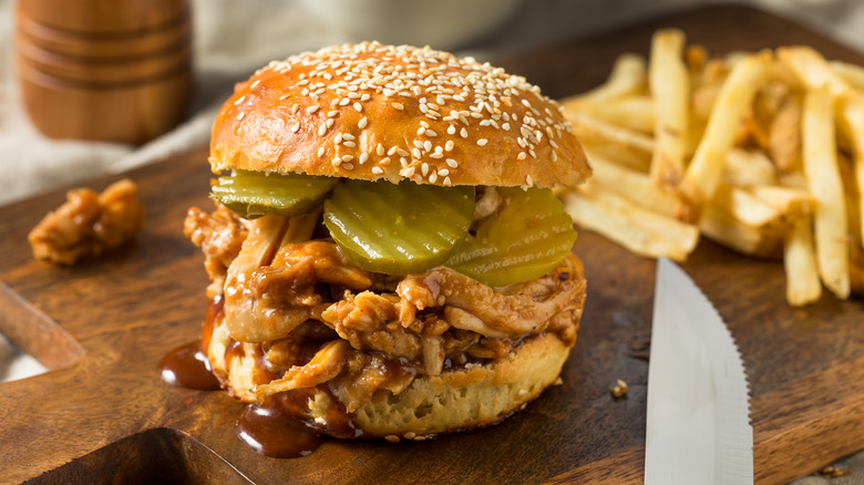 Sandwich with pickles with ridges